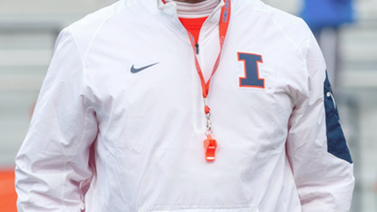 Unlike most schools, Illinois banks on Smith's NFL approach